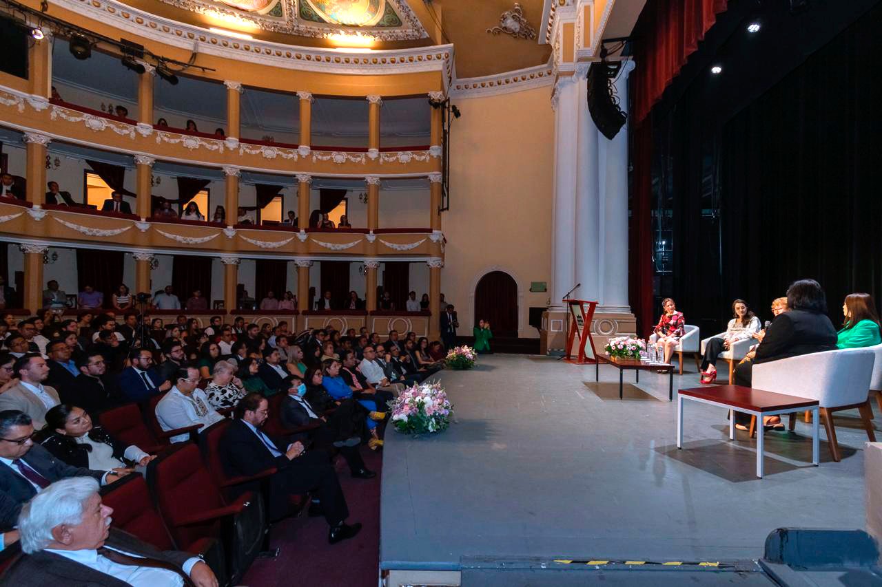 El Magistrado Presidente del Tribunal de Justicia Administrativa del Estado de Tlaxcala, Elías Cortés Roa, acudió a la conferencia magistral “𝗜𝗻𝗱𝗲𝗽𝗲𝗻𝗱𝗲𝗻𝗰𝗶𝗮 𝗝𝘂𝗱𝗶𝗰𝗶𝗮𝗹” 