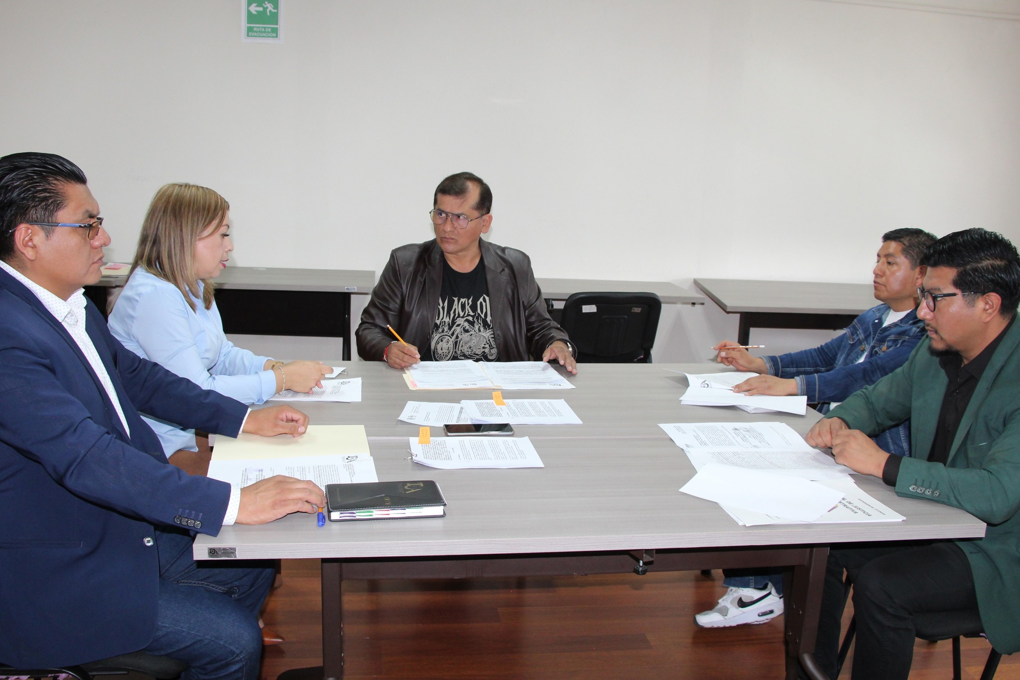 Aprobó en la Décima Sesión Extraordinaria la versión pública de los contratos de prestación de servicios remitidos por la Dirección Administrativa