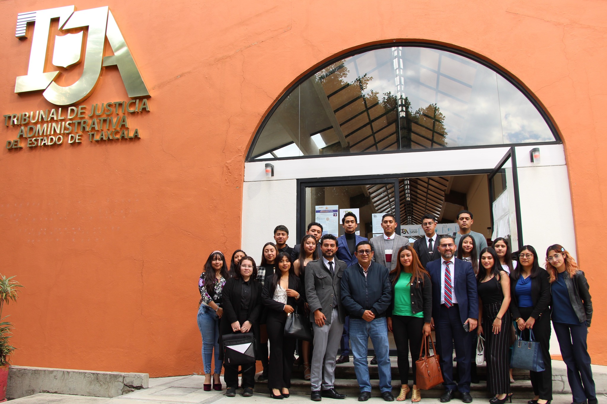 Realizaron una visita a las instalaciones del órgano jurisdiccional, para ampliar sus conocimientos teóricos y tener un acercamiento con el campo laboral.
