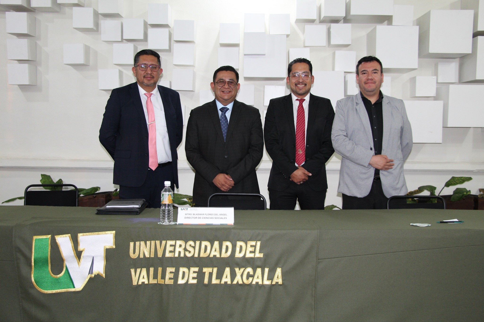 impartió la conferencia denominada “𝐋𝐚 𝐢𝐦𝐩𝐨𝐫𝐭𝐚𝐧𝐜𝐢𝐚 𝐝𝐞𝐥 𝐉𝐮𝐳𝐠𝐚𝐝𝐨𝐫 𝐄𝐬𝐩𝐞𝐜𝐢𝐚𝐥𝐢𝐳𝐚𝐝𝐨 𝐞𝐧 𝐌𝐚𝐭𝐞𝐫𝐢𝐚 𝐀𝐝𝐦𝐢𝐧𝐢𝐬𝐭𝐫𝐚𝐭𝐢𝐯𝐚”