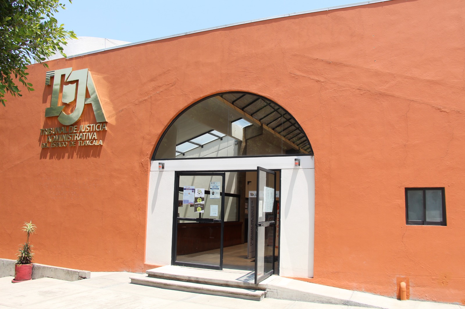 Fachada Tribunal